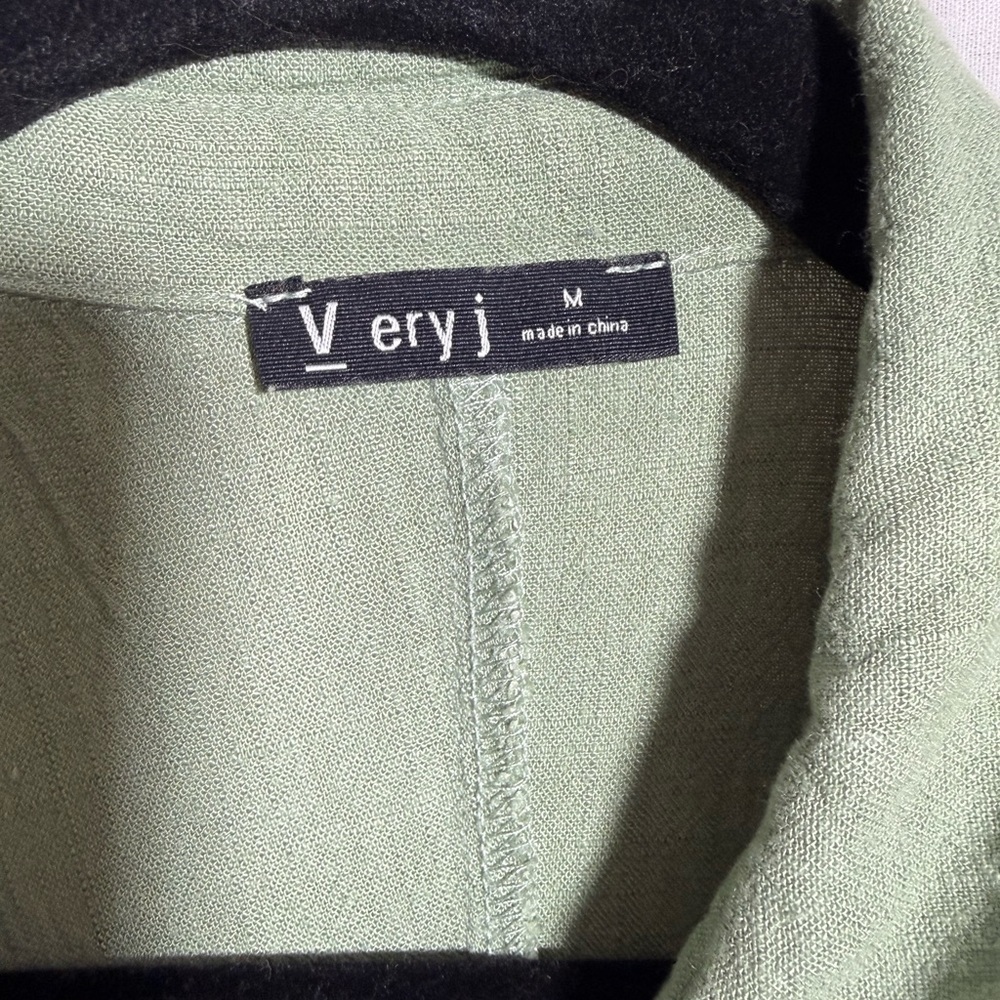 Very J Button up Romper in Size Medium light green/sage color - Picture 3 of 7